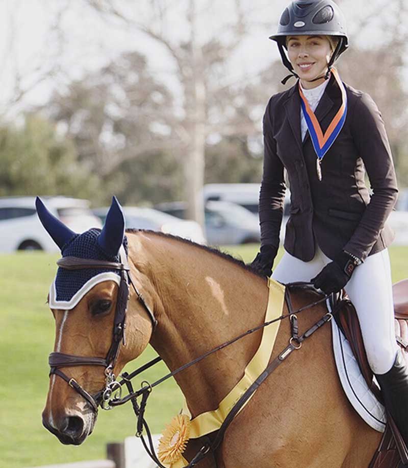  Hannah Selleck show jumping   Photo: Mccool photos