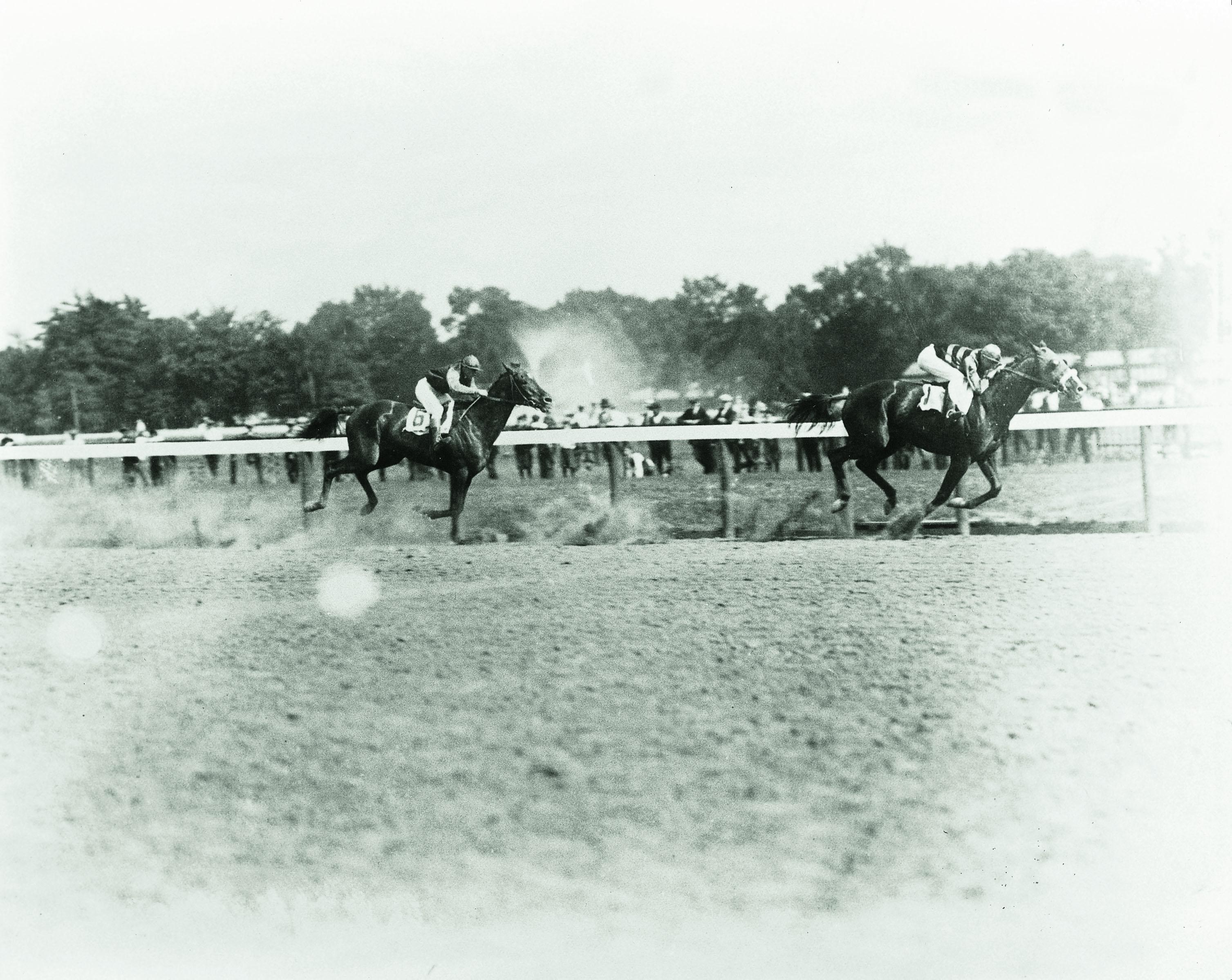 Sir Barton defeats Exterminator in the Saratoga Handicap. (Keeneland Library-Cook)