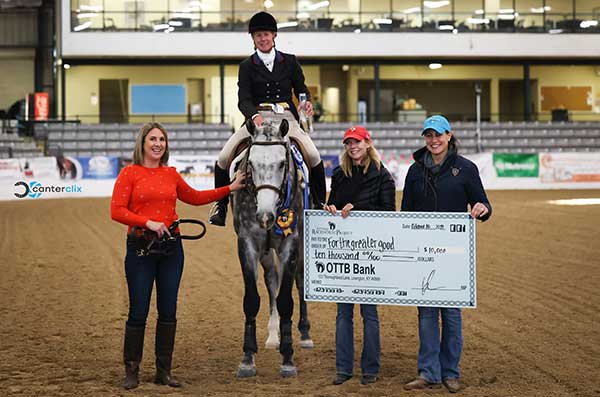 L-R: Cathy Shircliff of Churchill Downs; Forthegreatergood and Laura Sloan; Erin Crady, TCA Executive Director; Jen Roytz, RRP Executive Director (Photo by CanterClix)